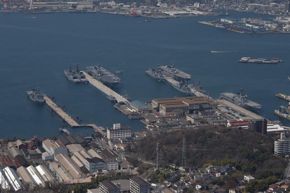 日本海自三艘准航母罕见同框 日本海自三艘准航母罕见同框