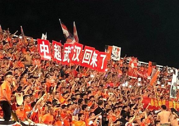 武汉卓尔冲超成功 蒿俊闵深夜发5字祝福 与鲁