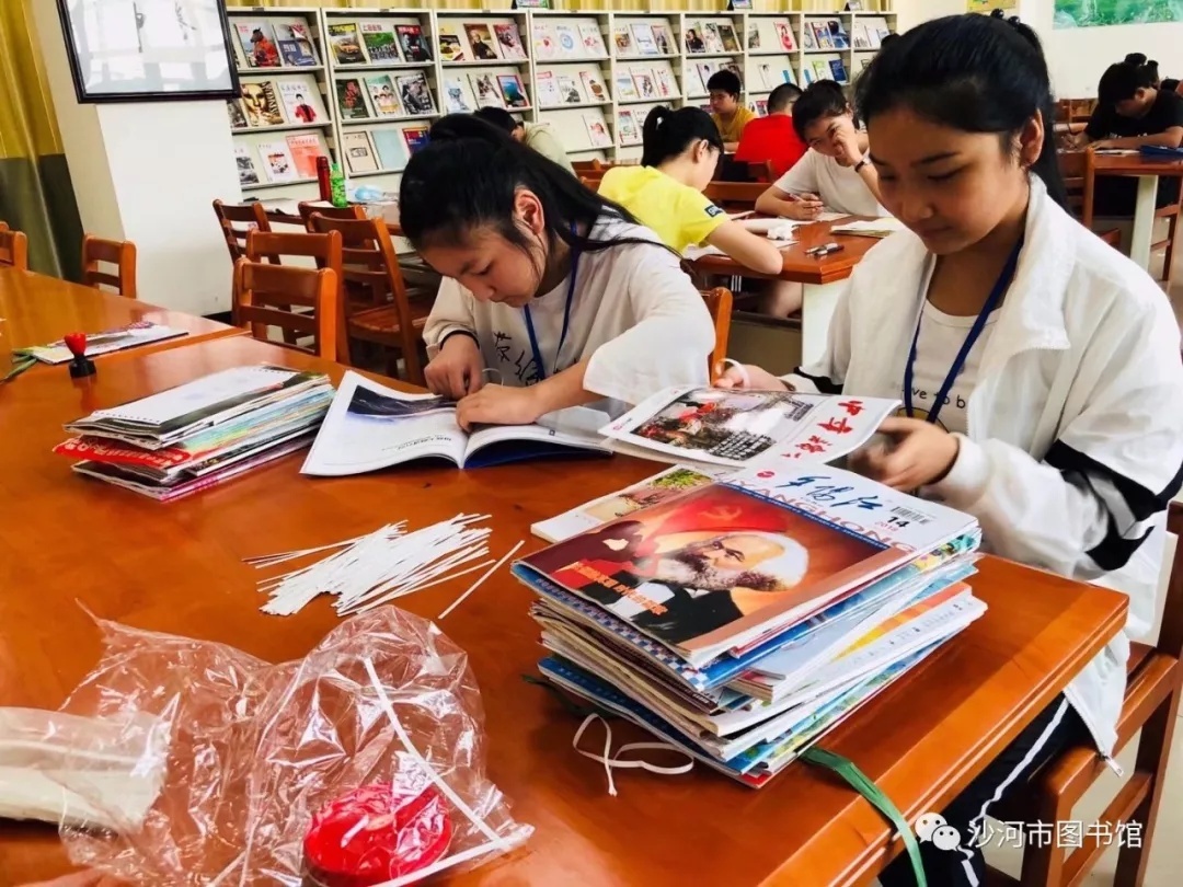 小小志愿者 情暖图书馆