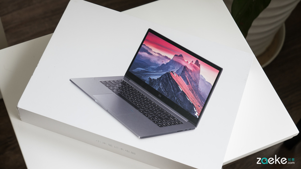 看起来很高端的小米笔记本Pro,主打的还是性价比 看起来很高端的小米笔记本Pro,主打的还是性价比