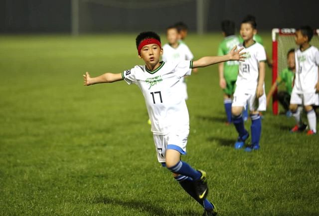 蒙牛企业将坚定不移助力中国足球梦,为中国的足球运动员谋求福利,加油