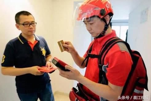 刘强东全英文接受外媒采访,谈京东相比阿里优