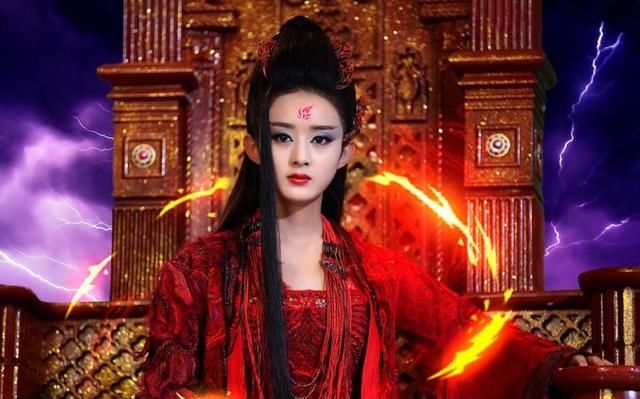 都是一袭红衣,赵丽颖很霸气,郑爽似女鬼,差别真