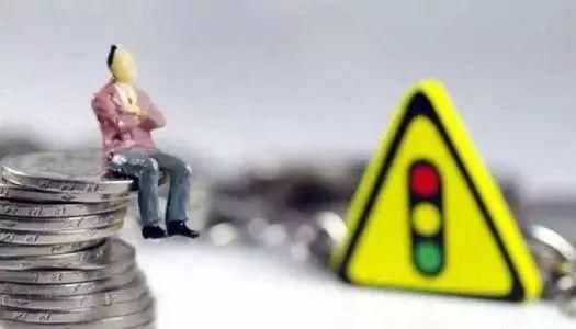 网贷乱象:还款年化率超6000%,打不死的砍头