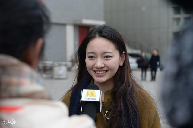 张嘉译的女儿又火了,网友都说比关晓彤要好看多了-北京时间