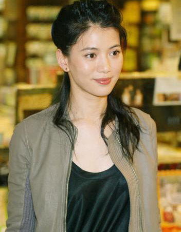 成龙恨了一辈子的女演员,拍戏耍大牌被封杀二