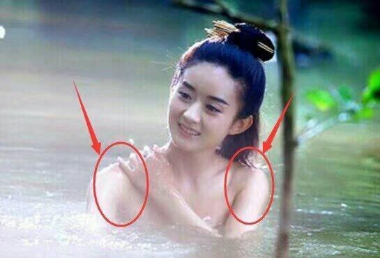 赵丽颖沐浴的镜头好唯美,注意看颖宝在水里穿着透明小肩带,后期就不能