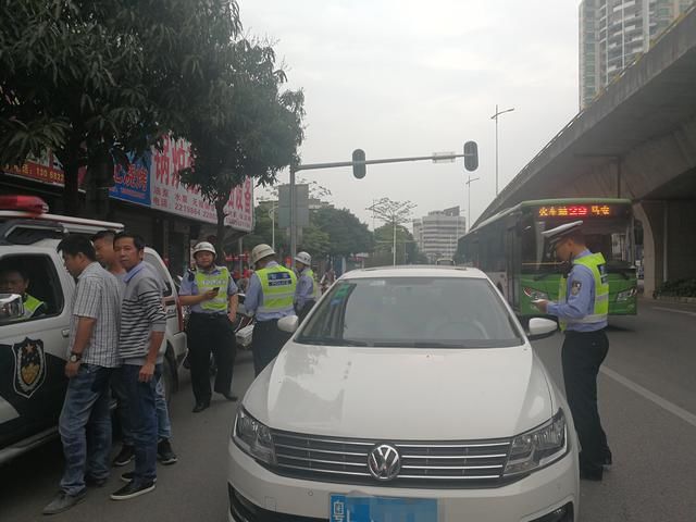 最严交规斑马线不礼让行人扣3分罚200,很多车