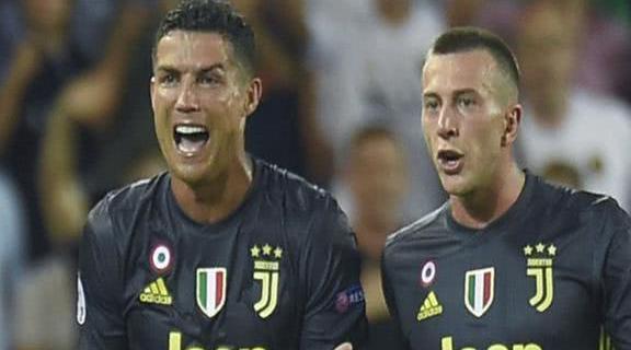 裁判被骗了!C罗红牌前哥伦比亚人假摔,唇语解