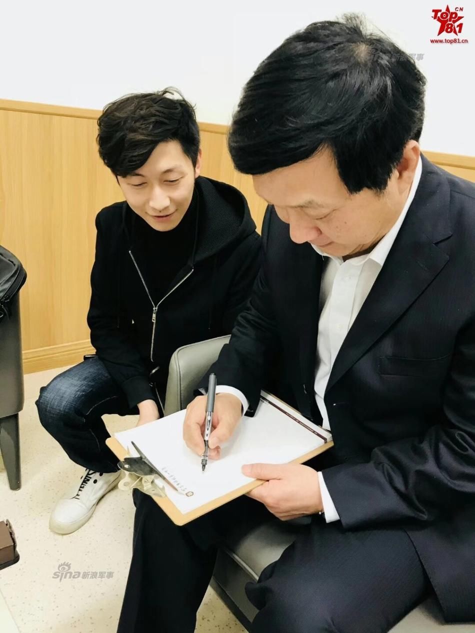 启蒙下一代!歼-20总师杨伟进校园讲战机设计