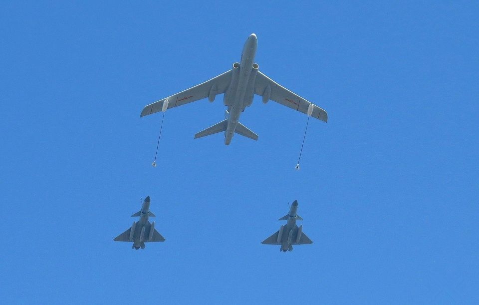 局势微妙!中国歼10C开始战斗值班,性能优异,可