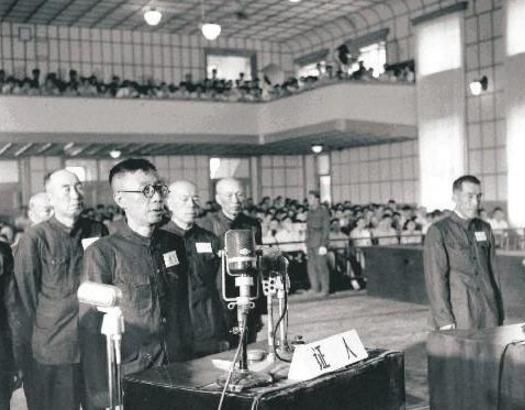 溥仪晚年重回故宫,坐上龙椅后,说了1句话,从此