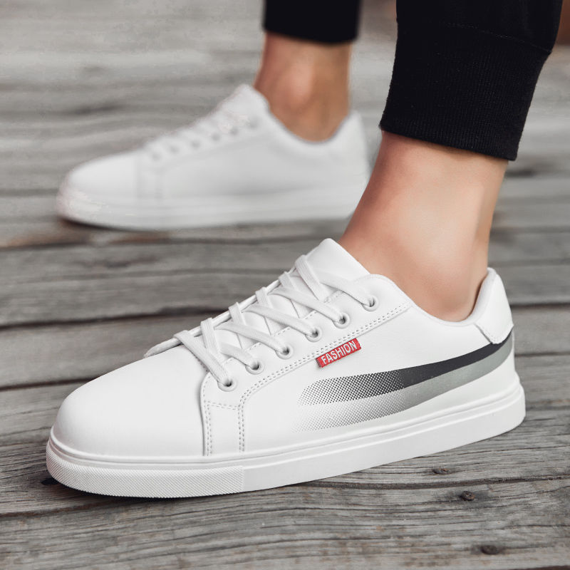 现在很多男士都穿小白鞋,百搭随心穿,吸汗速干