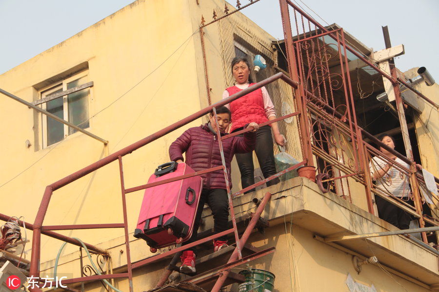 山东青岛600岁土豪村即将消失 房客浩浩荡荡搬迁