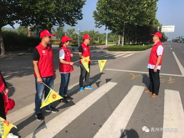 市旅游局组织旅游志愿者积极参与文明交通志愿