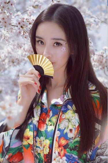 流量小花杨幂最新日本写真曝光,樱花树下美若