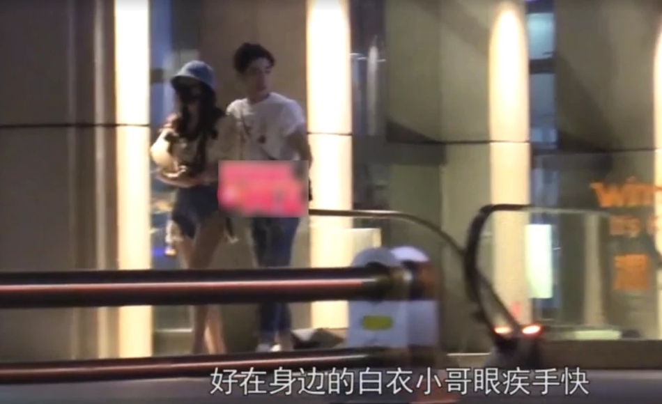 分手了?娄艺潇疑与男子搂抱同归家(图3) 分手了?娄艺潇疑与男子搂抱同归家(图3)