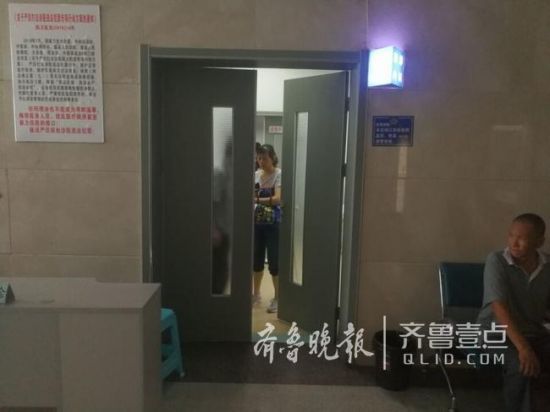 女子倒车不慎碾压3岁女儿 伤情严重未脱离危险