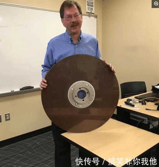 几张有意思的老照片: 第二张看着忍不住