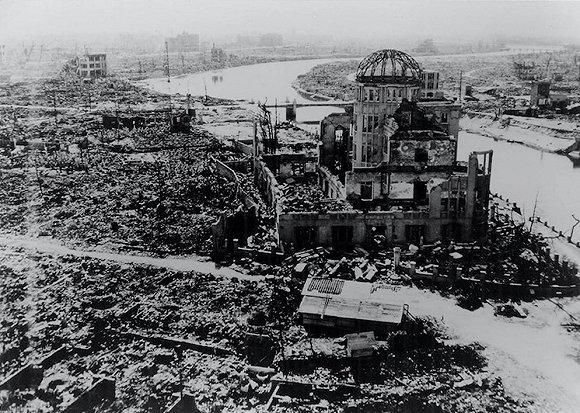 1945年,美国在日本广岛投 "原子弹" 幕后计划