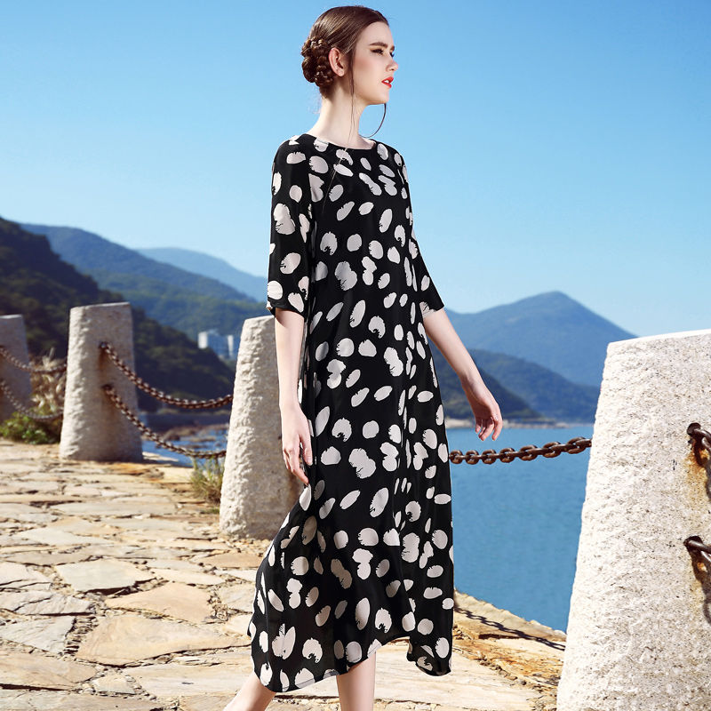 腿粗的女人别穿紧身裤,精致洋气的过膝长裙,时