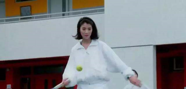 看完袁咏仪年轻时一双细长腿, 才发现被郑爽漫