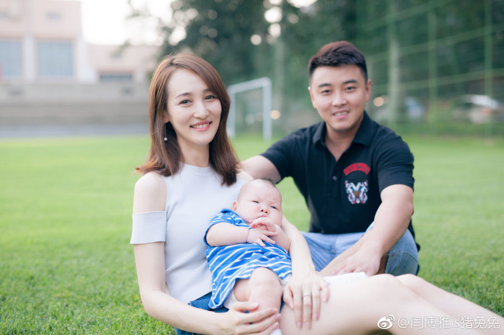王皓妻子晒照 一家四口甜蜜出镜