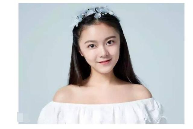 张嘉译带火关晓彤后,又一闺女被带火了,演技丝