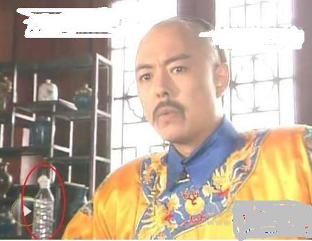 古装剧的穿帮镜头:有烟有隐形眼镜有手表有矿泉水