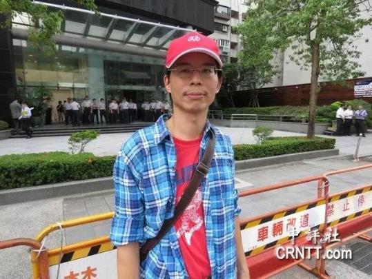 台湾人民抗日协会理事长郑建炘表示，希望台湾人民不要忘记，我们就是中国人，我们何必”亲”，我们就是了。