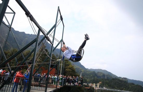 推人荡秋千月薪过万 减压体验师亮相重庆