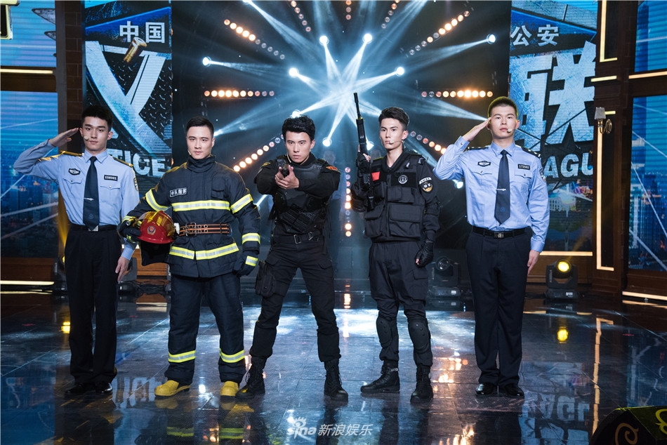 高颜值警察亮相《天天向上》 收割迷妹无数