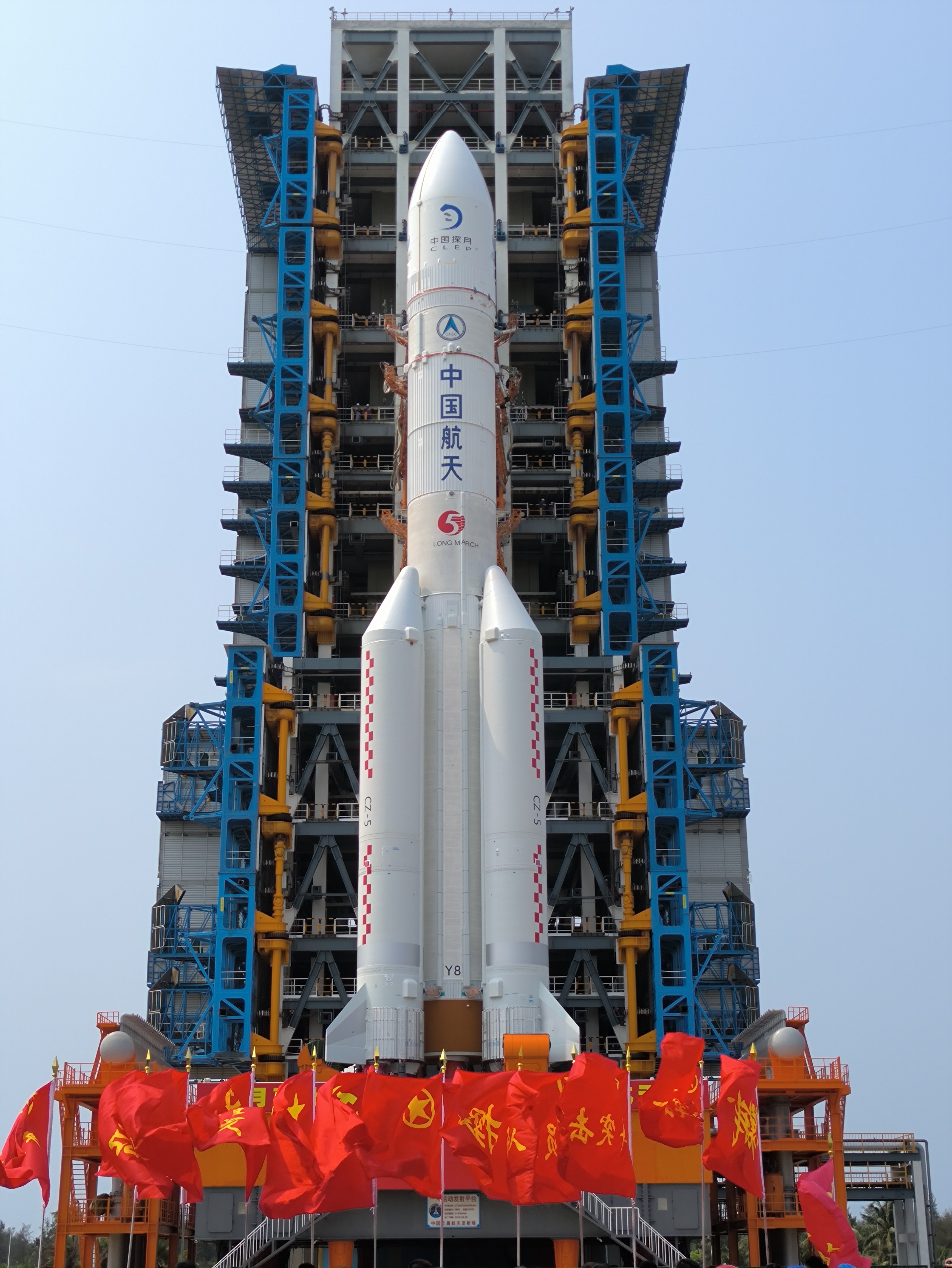 嫦娥六号任务器箭组合体完成垂直转运计划5月初择机发射