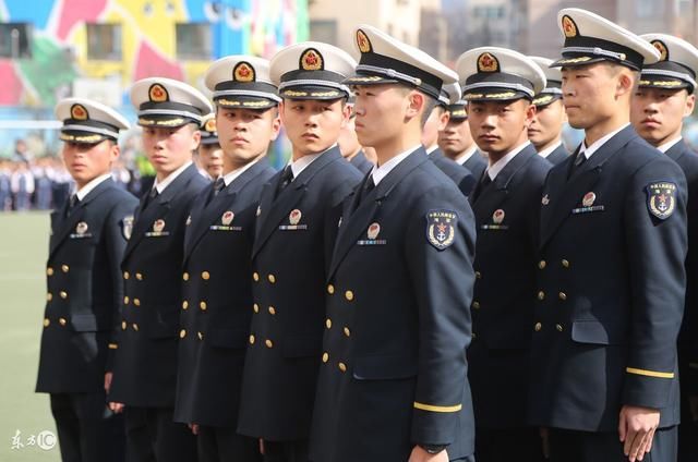 这所大学毕业就是公务员,学生上学享受军人待