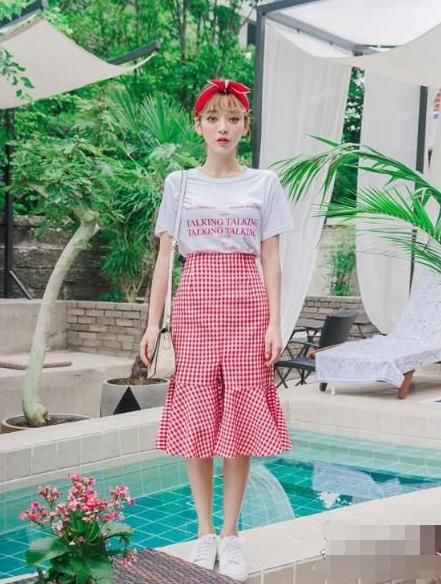 鱼尾包臀裙配什么上衣 中长款鱼尾裙搭配美美