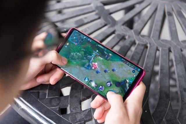 新版安兔兔跑分曝光,OPPO R11s成为吃鸡游