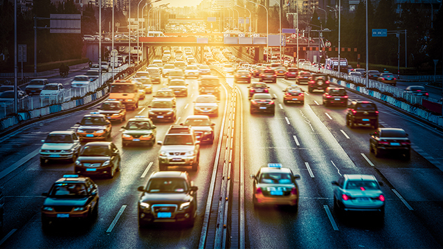 明日自驾出行处于高峰期 这些时段和高速路段易拥堵→