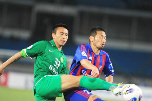 曾是国足最强前锋,却因酗酒叛逆自毁前程,如