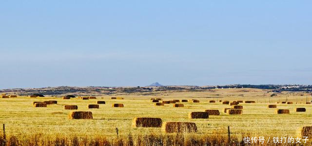 西班牙这个城市,人口不到5万,每年游客却超过