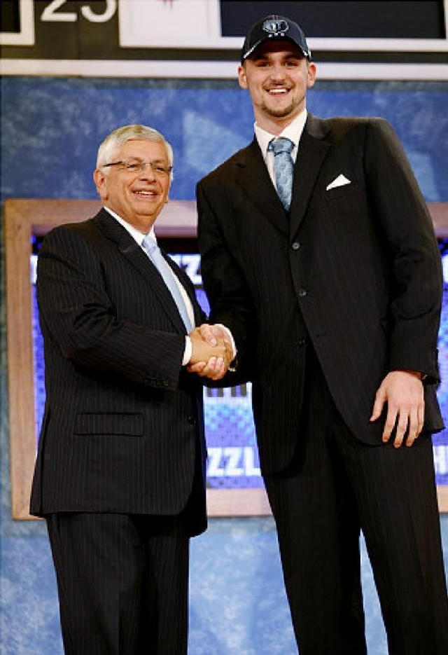 刚被选中就遭交易的球星:科比让黄蜂后悔一生