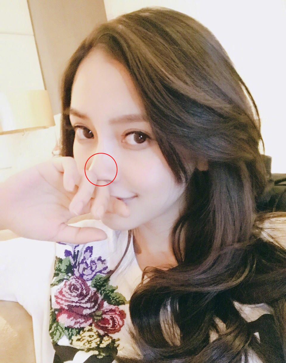 张天爱也直播卸妆了 还顺便力证明自己没整容