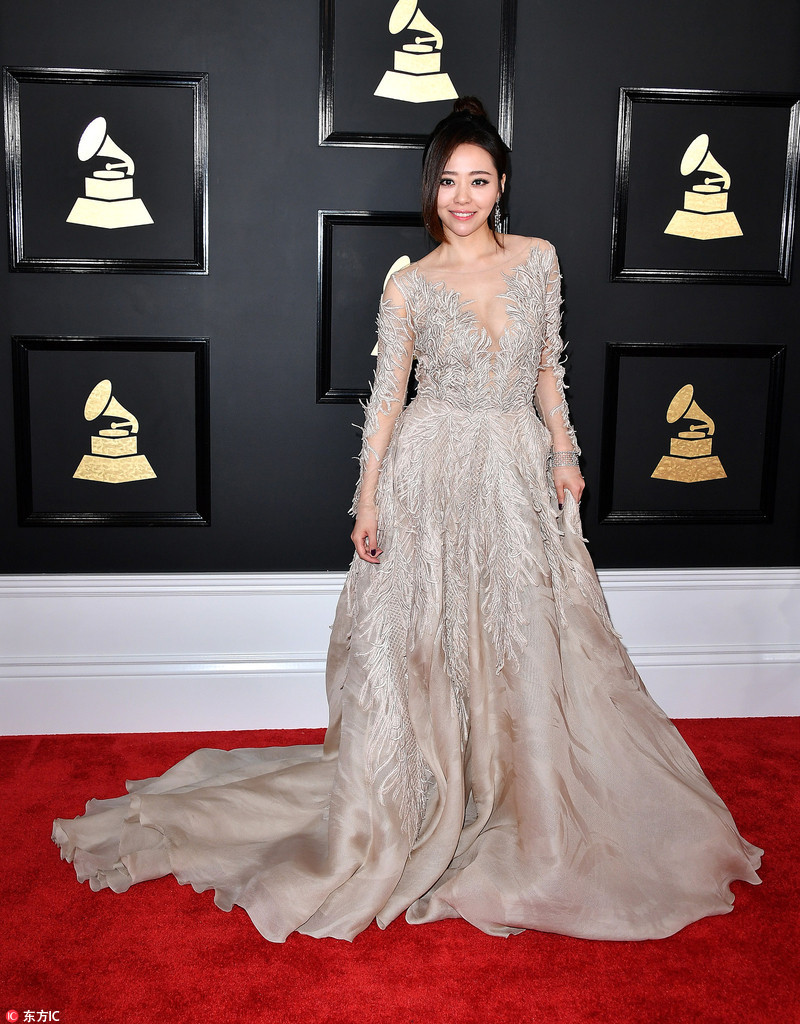 张靓颖亮相格莱美 透视薄纱礼服仙气飘飘