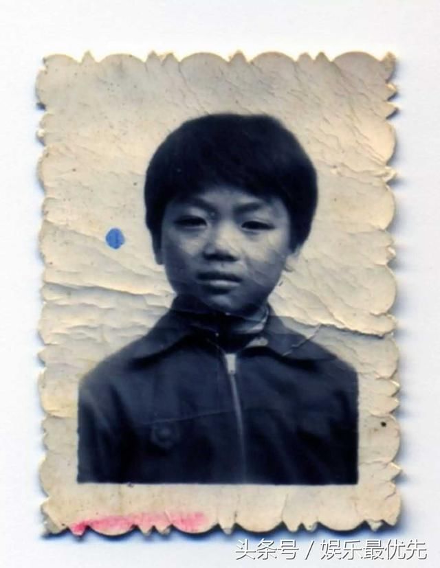 中学照片,稚嫩脸庞显少年活力,网友:奶茶妹妹观后感