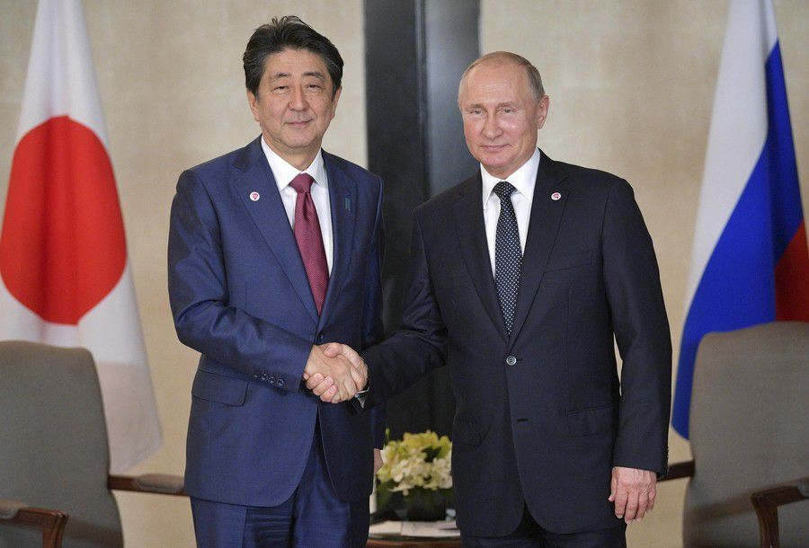 日俄首脑会谈 安倍:希望任期内解决争议领土问题
