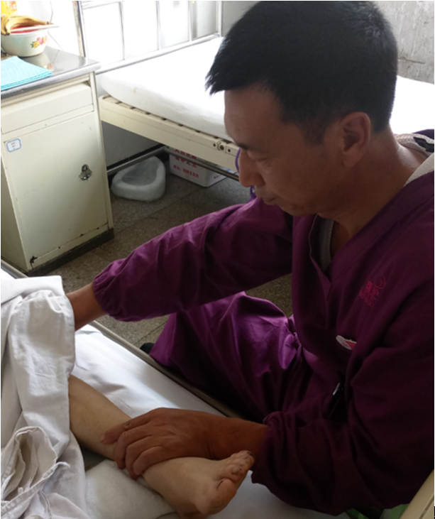 护工日记 记录男护工陪护患者的温情点滴