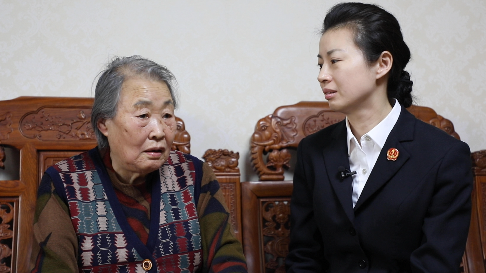 董存梅:我哥哥举起炸药包牺牲了,竟然有人拿他开玩笑! 董存梅:我哥哥举起炸药包牺牲了,竟然有人拿他开玩笑!