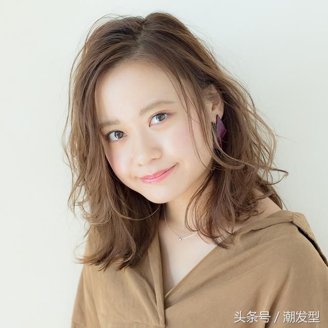 13款适合圆脸女生的中长发发型,大圆脸做这几