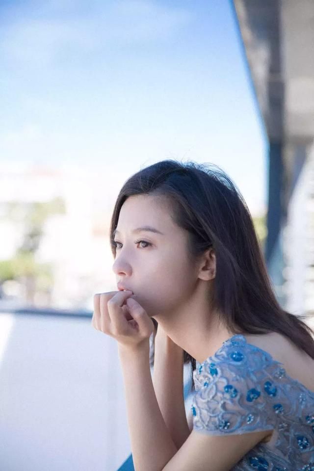 她是赵薇旗下唯一女艺人,合作的都是大牌演员