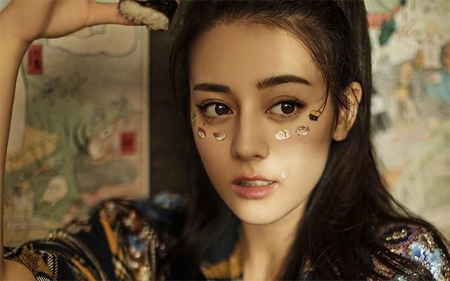 杨颖也学杨幂当老板?新签艺人不仅撞脸高圆圆