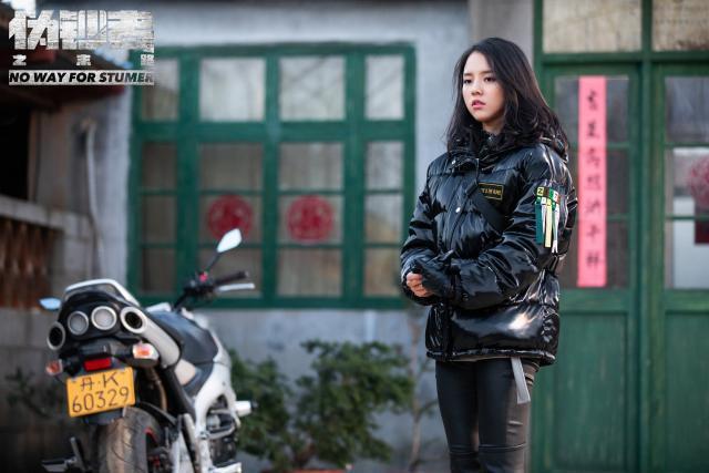 高煜霏《伪钞者》开播 费泽雅开启寻爱之旅(图2) 高煜霏《伪钞者》开播 费泽雅开启寻爱之旅(图2)